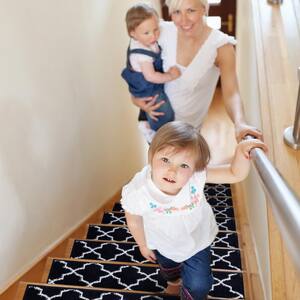 Trellisville Collection Navy 9 in. x 28 in. Polypropylene Stair Tread Cover (Set of 7)