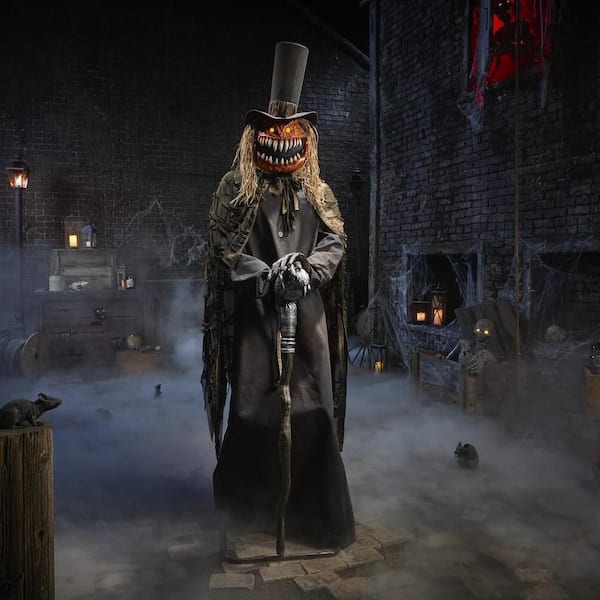 7 ft. Gruesome Grounds Animated LED Guardian of the Gourds H16