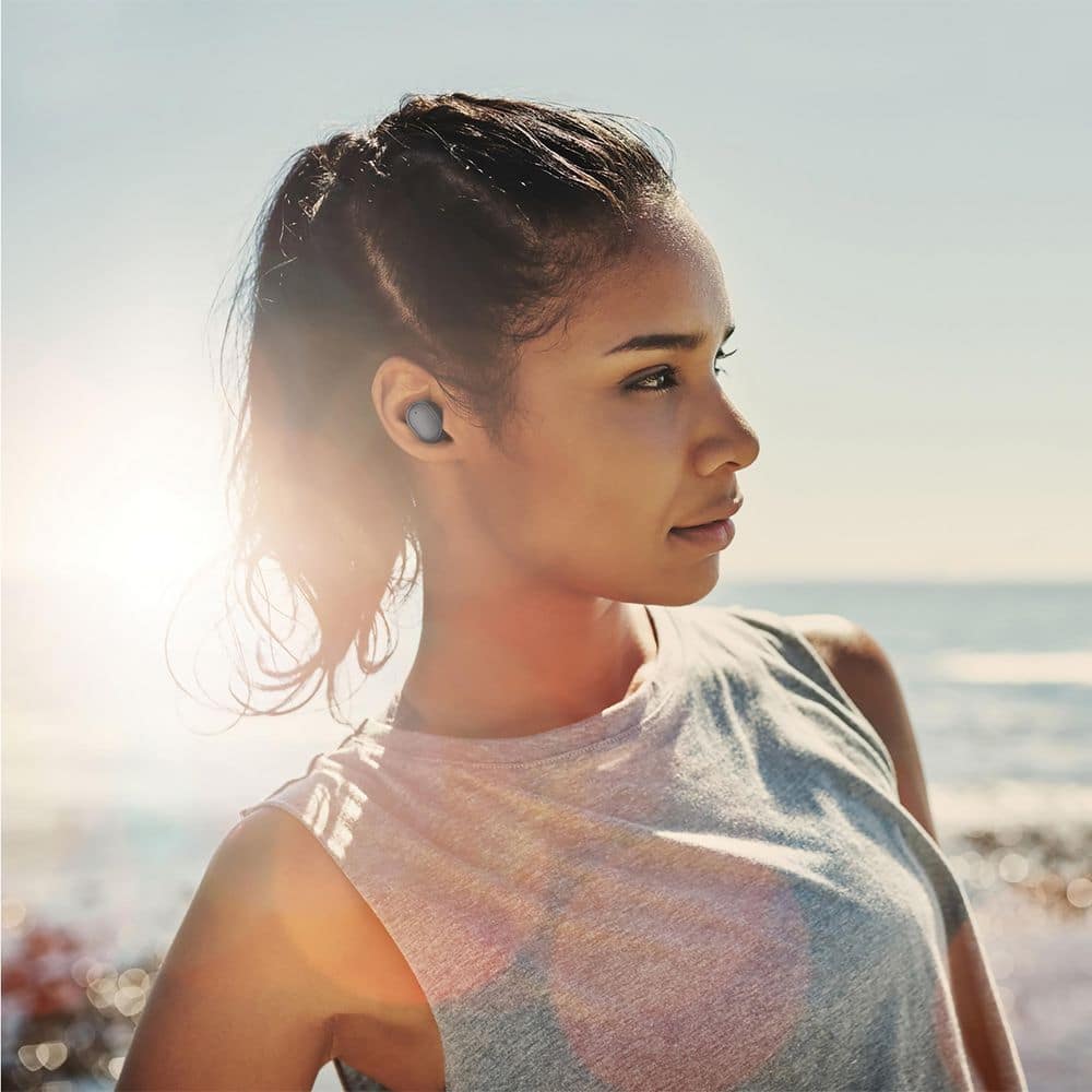 https://images.thdstatic.com/productImages/95171f7c-5108-43a3-a7a7-8f7eba5b1aac/svn/ilive-headphones-iaebt40b-31_1000.jpg