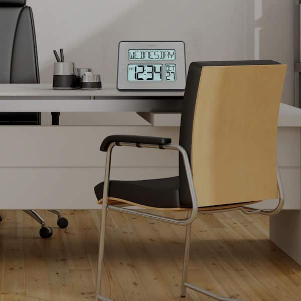 La Crosse Technology Backlight Atomic Full Calendar Digital Clock