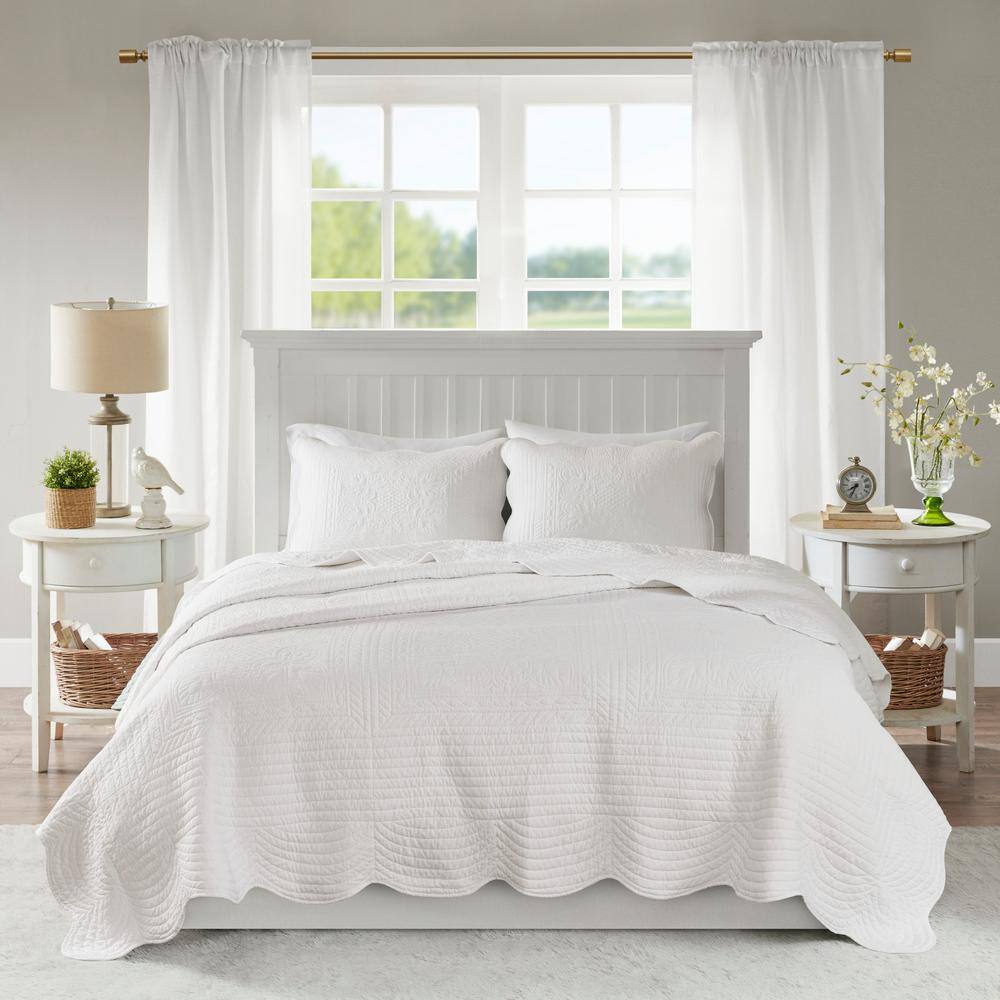 White Full Microfiber Reversible Scalloped Edge Quilt Set