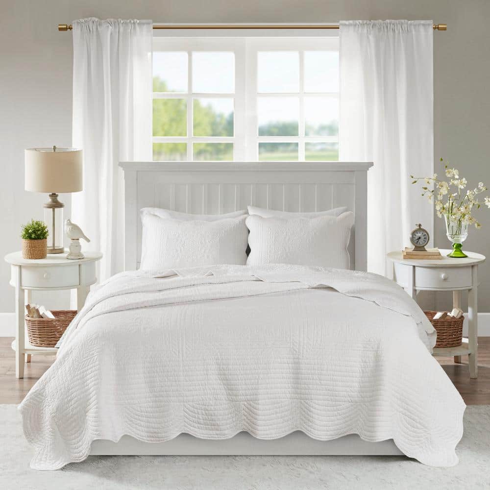 White Full Microfiber Reversible Scalloped Edge Quilt Set