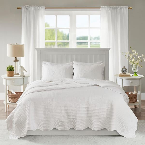 Madison Park Marino 3-Piece White Reversible Scalloped Edge Microfiber King/Cal King Quilt Set