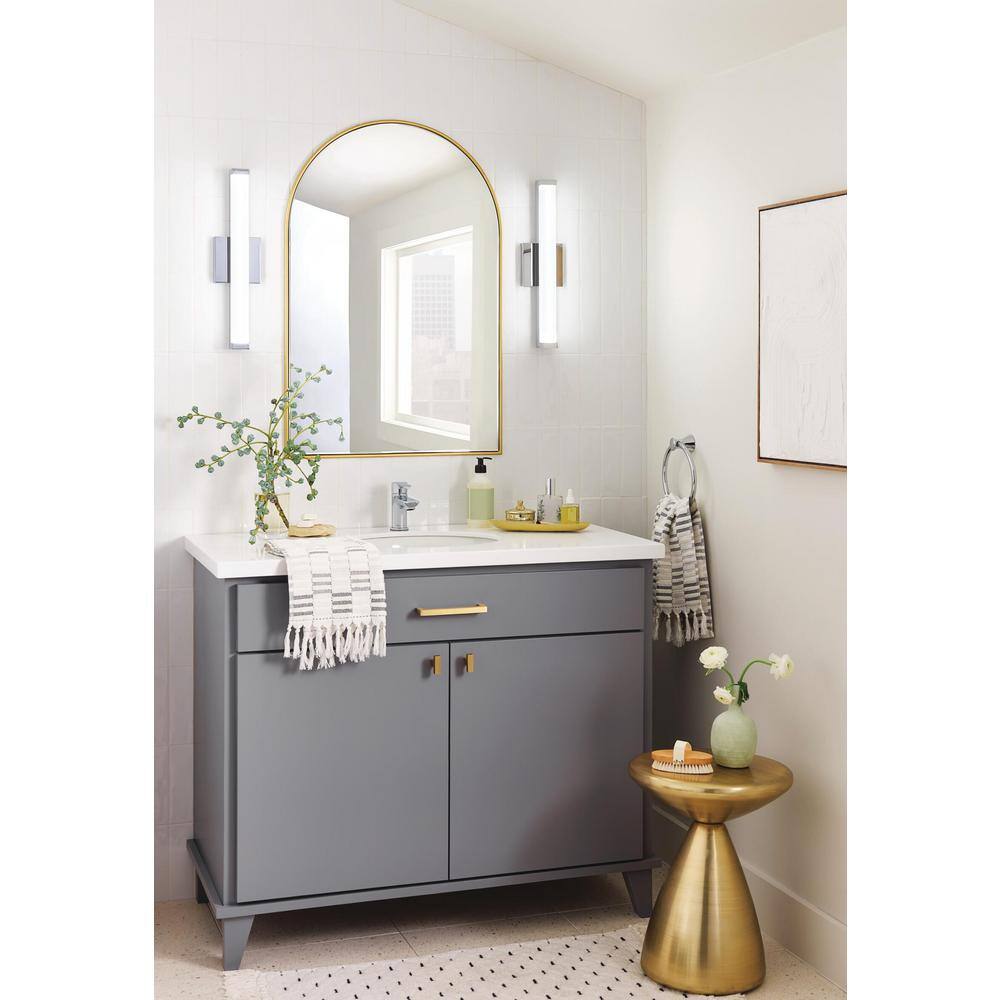 Chrome Single-Handle Cylindrical Bathroom Faucet