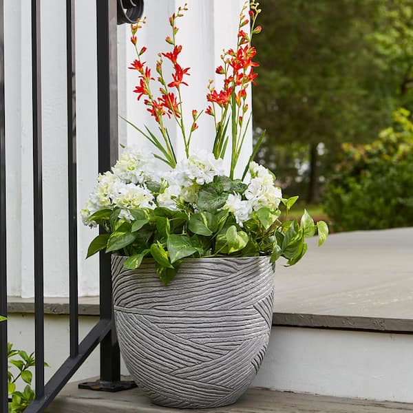 Jett Pot Planter Color: Gray