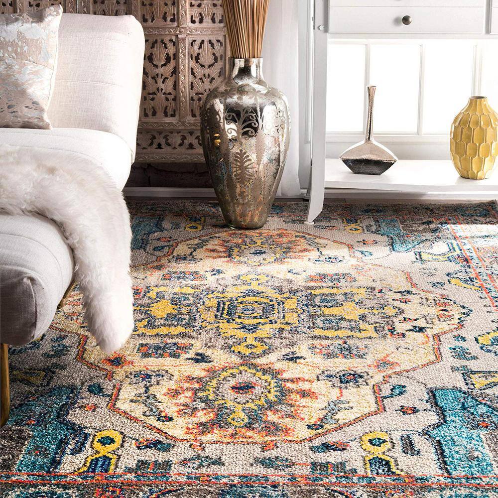 Reversible Gray Medallion 4' x 6' Easy-Care Synthetic Rug