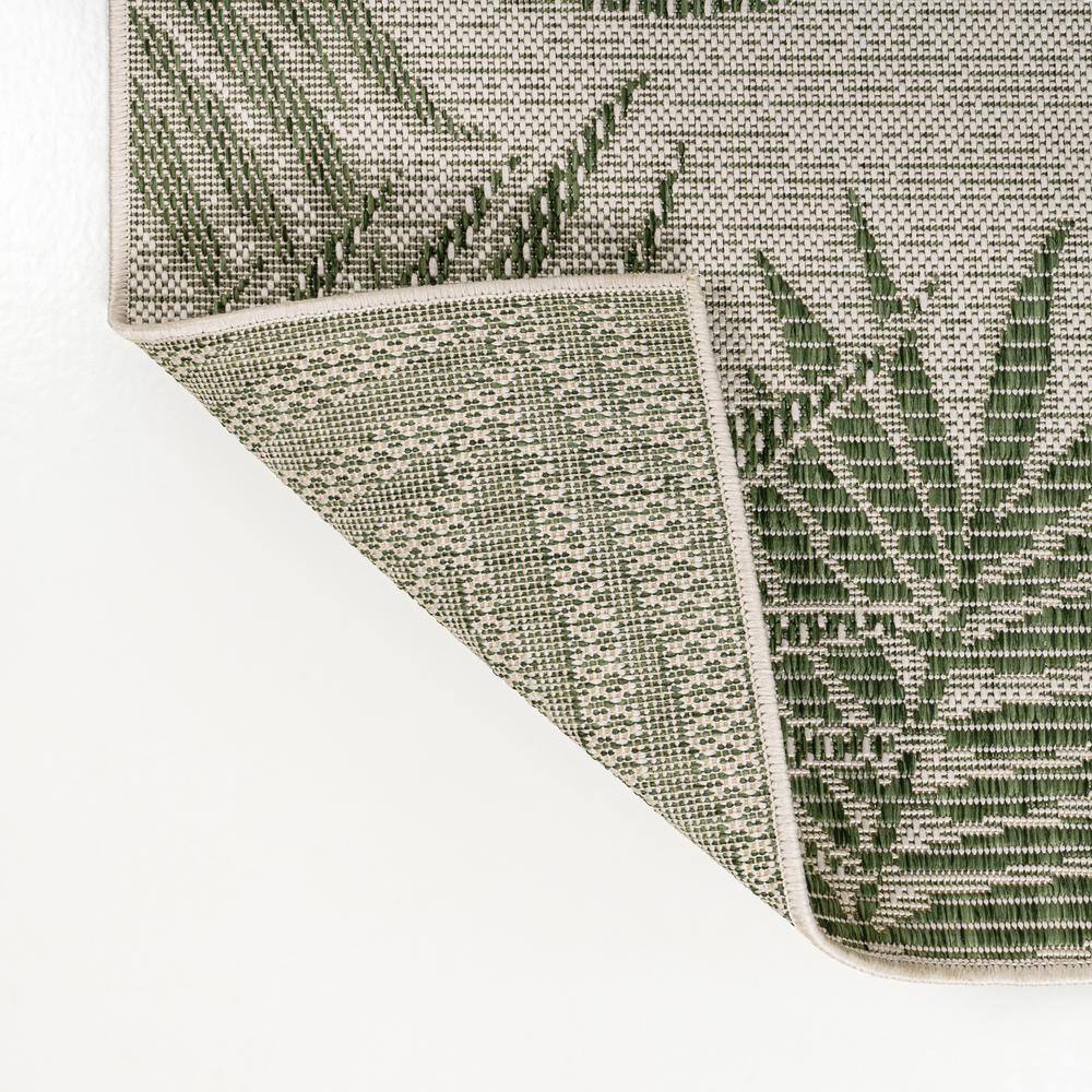 Isla Green and Cream Synthetic 4' x 6' Indoor/Outdoor Area Rug