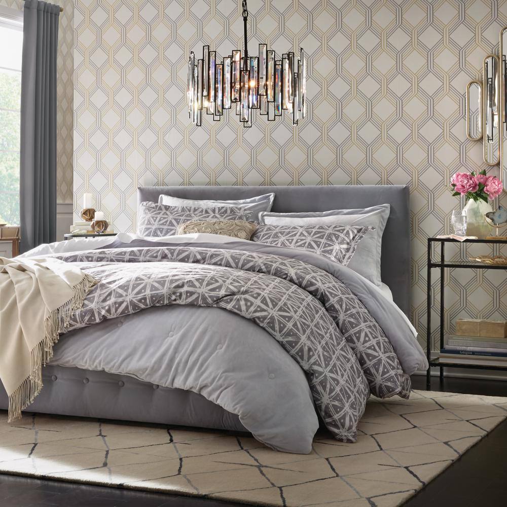 Queen Gray Velvet Tufted Upholstered Platform Bed