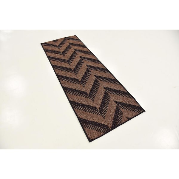 Outdoor Chevron Brown 2' 2 x 6' 0 Runner Rug