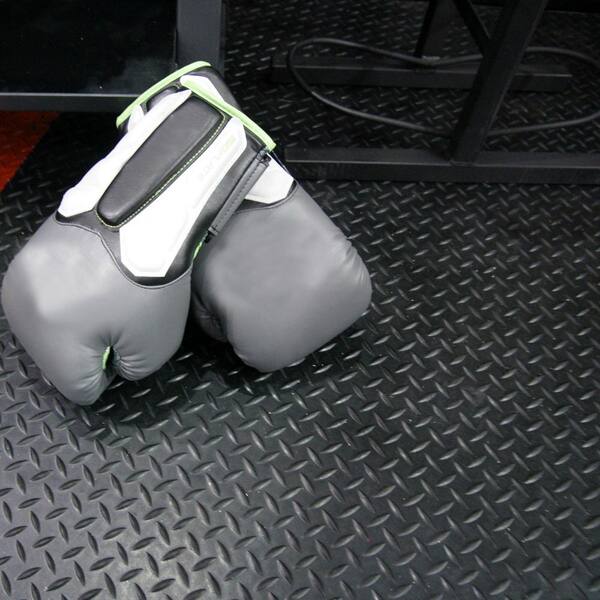 thumbnail image 2 of Happybuy Diamond-Plate Rubber Flooring Roll - 3mm X 4ft X 8ft Garage Mat, SBR Rubber For Workshop & Gym 2 of 4