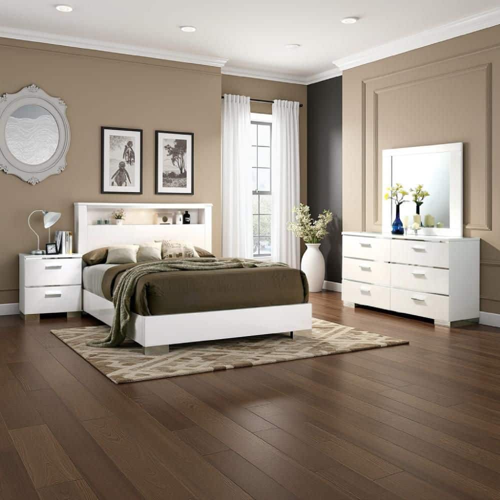 Cari 4-Piece White and Chrome King Wood Bedroom Set price history on PriceWatchPro