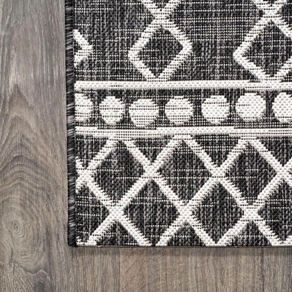 Elegant 8' Gray Square Synthetic Reversible Area Rug