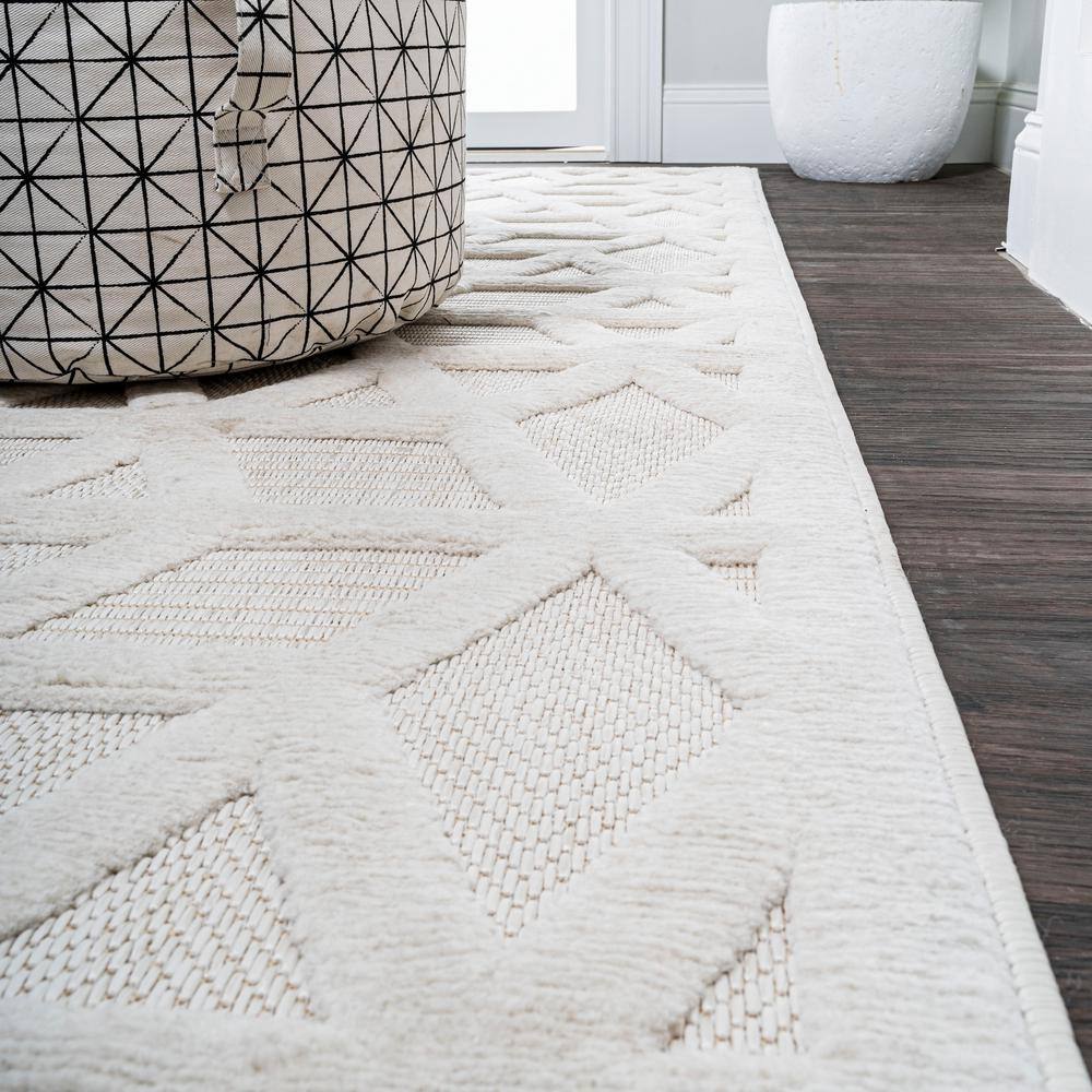 Ivory Geometric 4' x 6' Handmade Synthetic Indoor/Outdoor Rug
