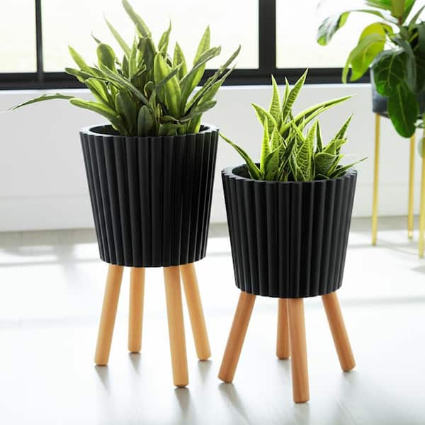 Liv & Skye 10 in. and 12 in. Black Resin Ridged Decorative Planter