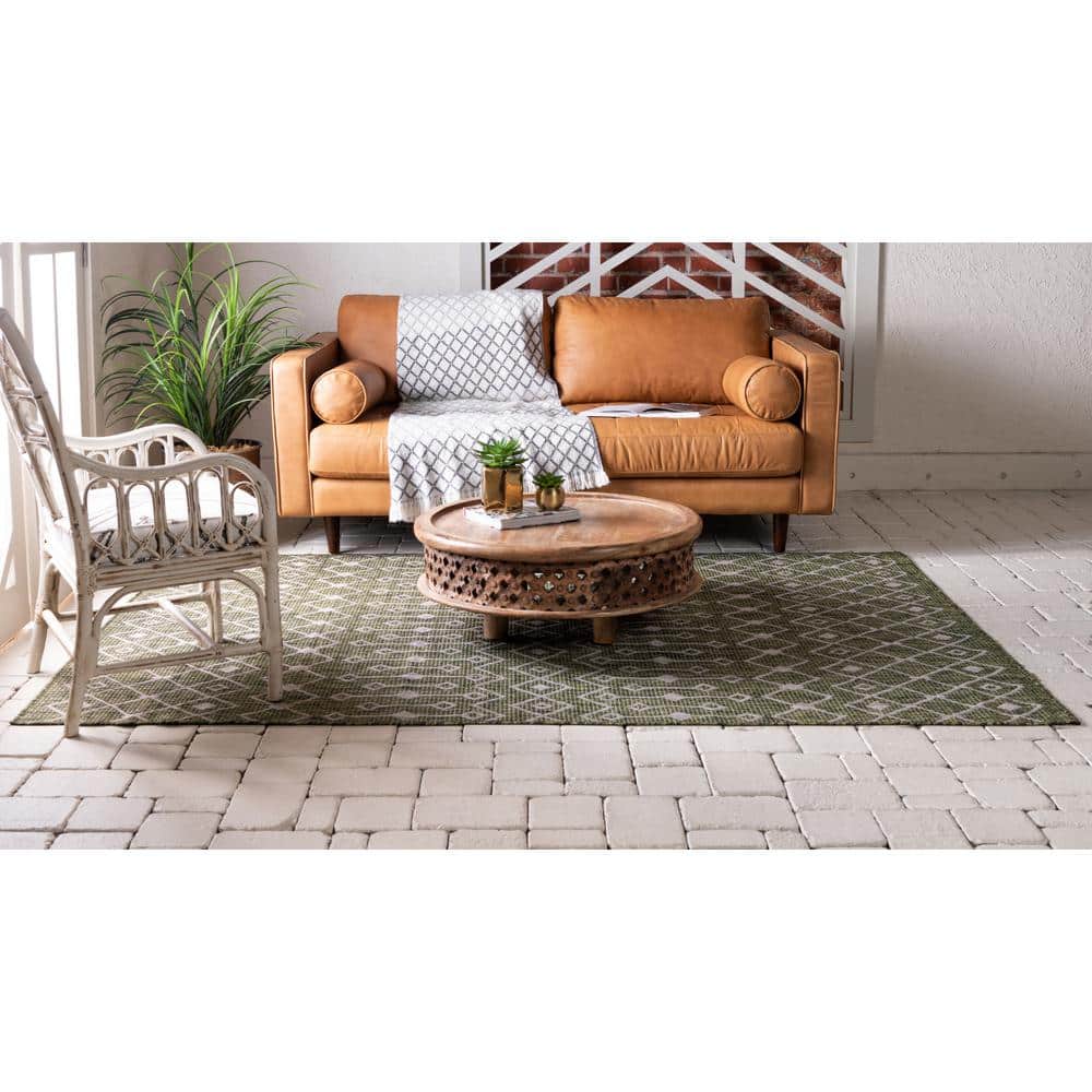 Easy-Care Green Trellis 6' x 9' Outdoor Synthetic Rug
