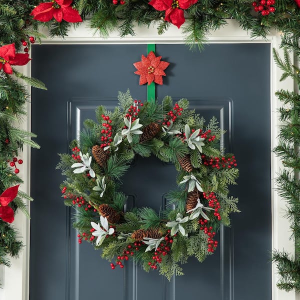 Glitzhome 14 in. H Christmas Metal Snowflake and Poinsettia Wreath