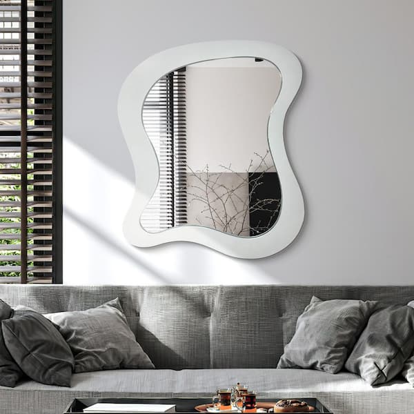 Hochwertiges 20 in. W. x 24 in. H Irregular Wavy White Wood Framed Wall Mirror Asymmetrical Decorative Wall Mirror