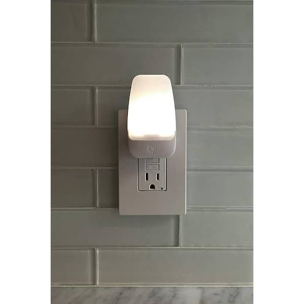GE LED Motion Sensor Night Light, Plug into wall, 40 Lumens, Soft White, UL  Certified, Energy Efficient, Ideal Nightlight for Bedroom, Bathroom