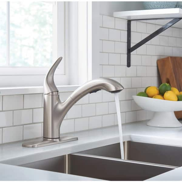 Medina Single-Handle Pull Out Kitchen Faucet in Spot Resist Stainless