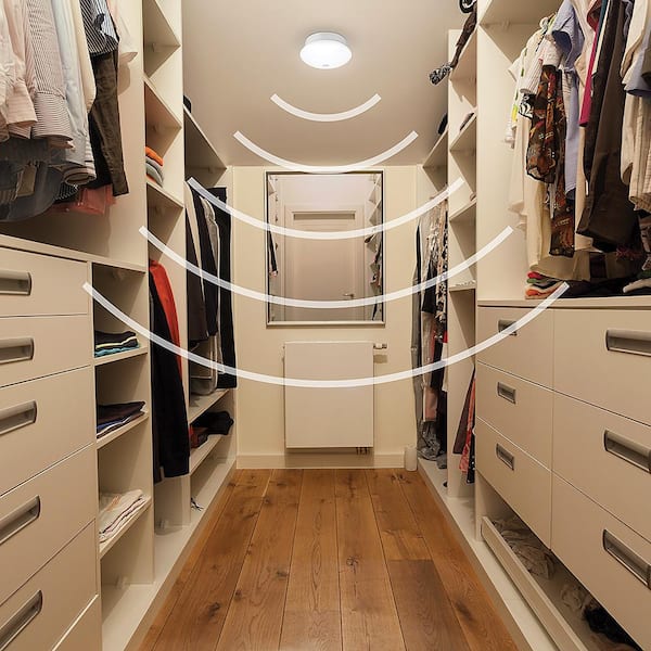 closet ceiling light