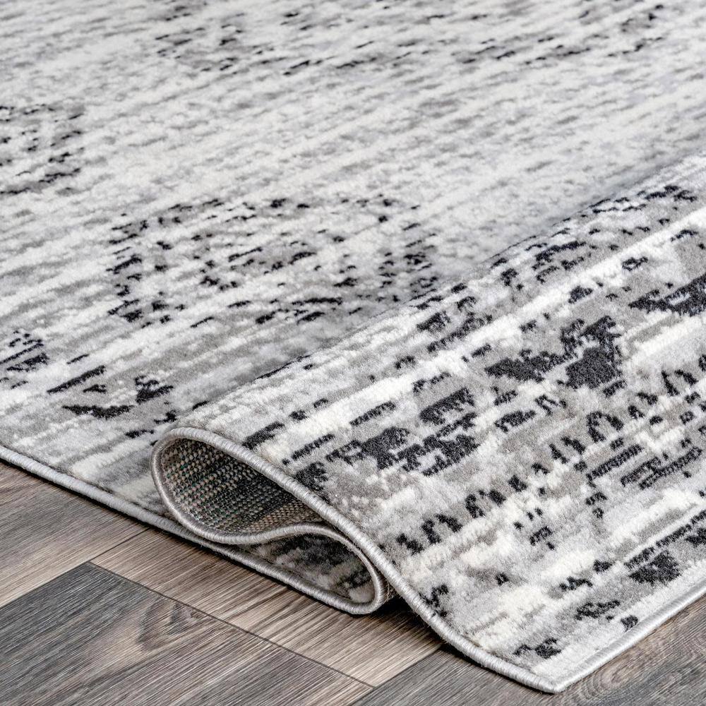 Gray 4' x 6' Synthetic Aztec Pattern Area Rug