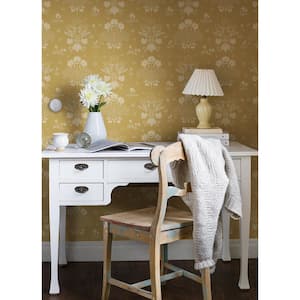 Elda Yellow Delicate Daisies Paper Matte Non-Pasted Wallpaper Roll