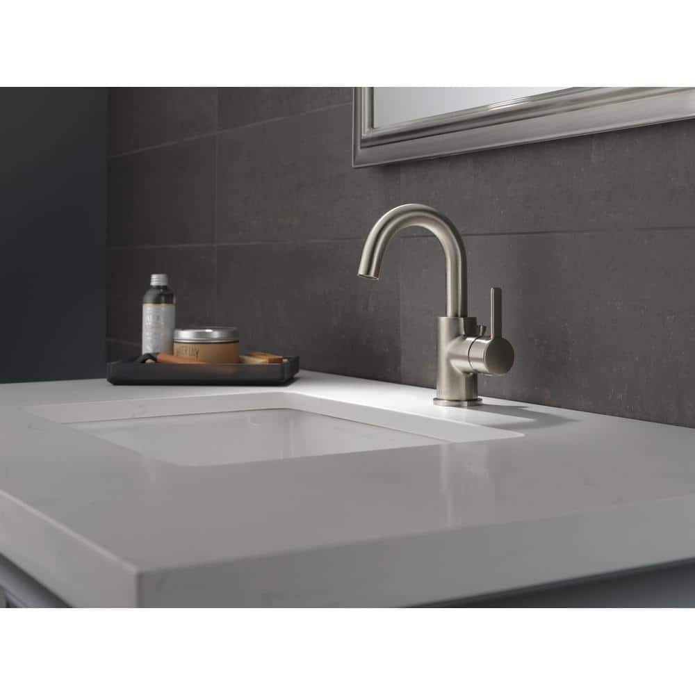 Brushed Nickel Single Handle Bathroom Faucet with Brass Body