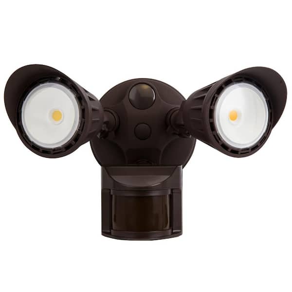 HALCO LIGHTING TECHNOLOGIES 20-Watt Bronze Motion Activated Outdoor Integrated LED Area Light with Dusk to Dawn 3000K Soft White
