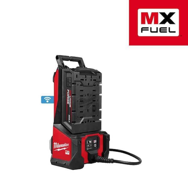 Milwaukee MX FUEL High Cycle Concrete Vibrator Kit with (2) FORGE XC 8.0 Batteries and (1) MX FUEL Super Charger