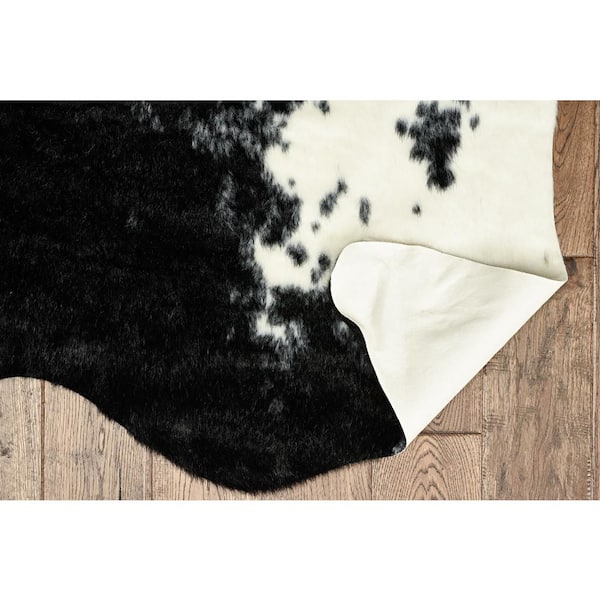 Crocus Cow Hide Black and White 5 ft. x 6 ft. Salt and Pepper Area Rug