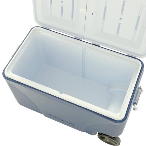 https://images.thdstatic.com/productImages/9737ff03-5112-4783-8b78-765b548db560/svn/blues-rubbermaid-chest-coolers-fg2c0902modbl-4f_600.jpg