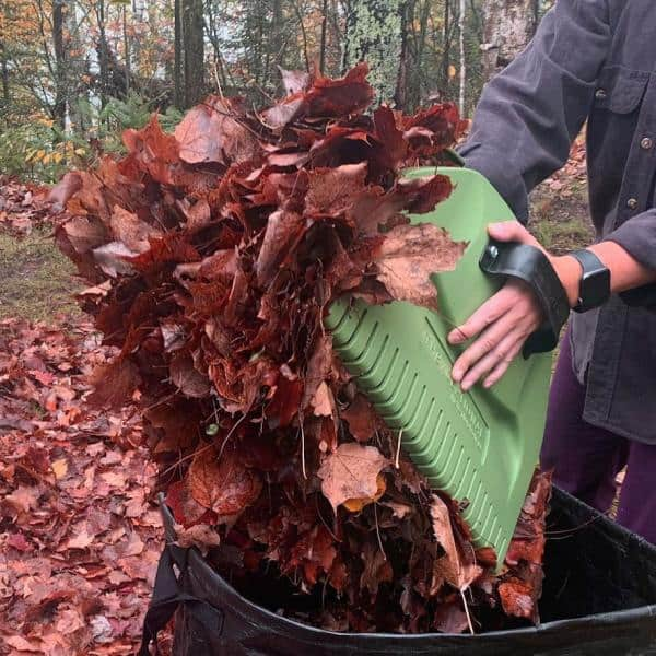 Ames Leaf Collecting Tool Set with Garden Claws and Collapsible Garden Waste Bag for Leaves, Mulch and Other Debris