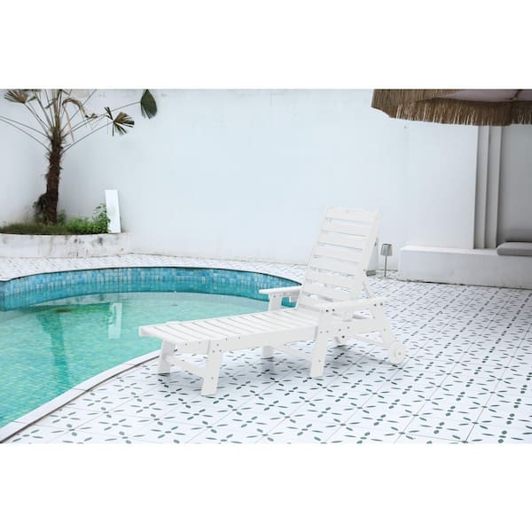 75.20 x 28.74 x 39.17 in. Outdoor White Folding Lounge Chair For Garden Swimming Pool Beach, High-Density Polyethylene