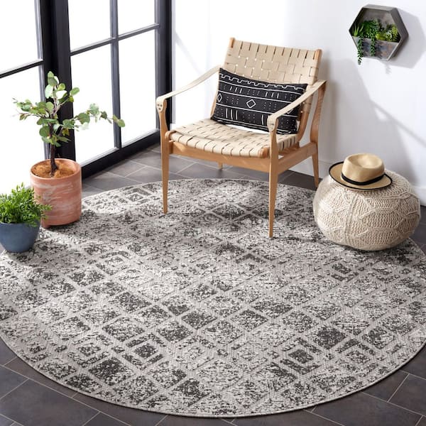 Cottage Gray 7 ft. x 7 ft. Distressed Diamond Indoor/Outdoor Round Area Rug