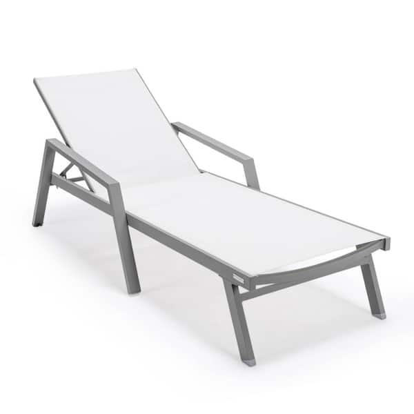 Leisuremod Marlin Modern Grey Aluminum Outdoor Chaise Lounge Chair With Arms and Fire Pit Table (White)