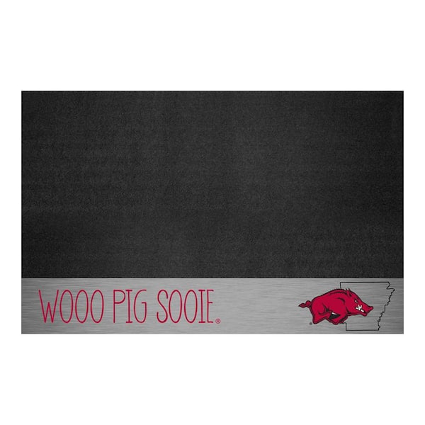 FANMATS Arkansas Razorbacks Southern Style Vinyl 42 in. Grill Mat