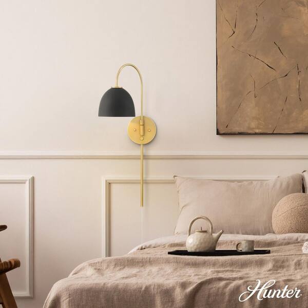 Hunter Fan Company - Hunter Erling 7 in. 1 Light Luxe Gold Wall Sconce with Black Metal Shade
