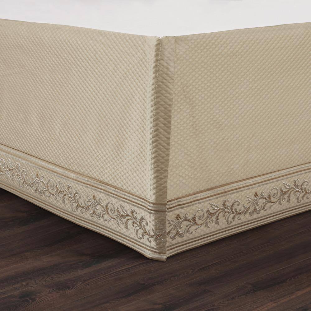 Queen White Reversible Embroidered Plush Bedding Set