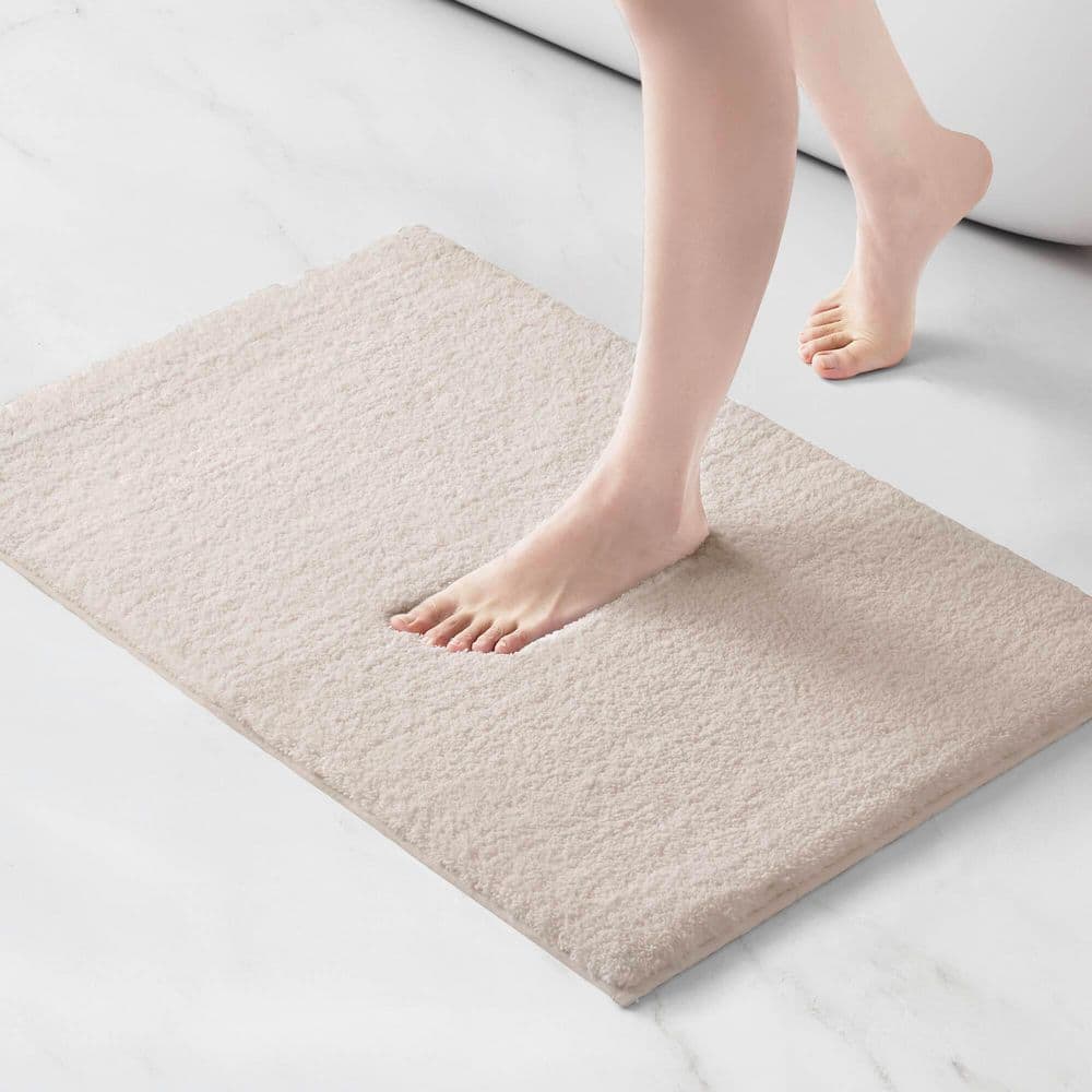 Taupe Microfiber Contour Bath Rug with Quick-Dry Technology