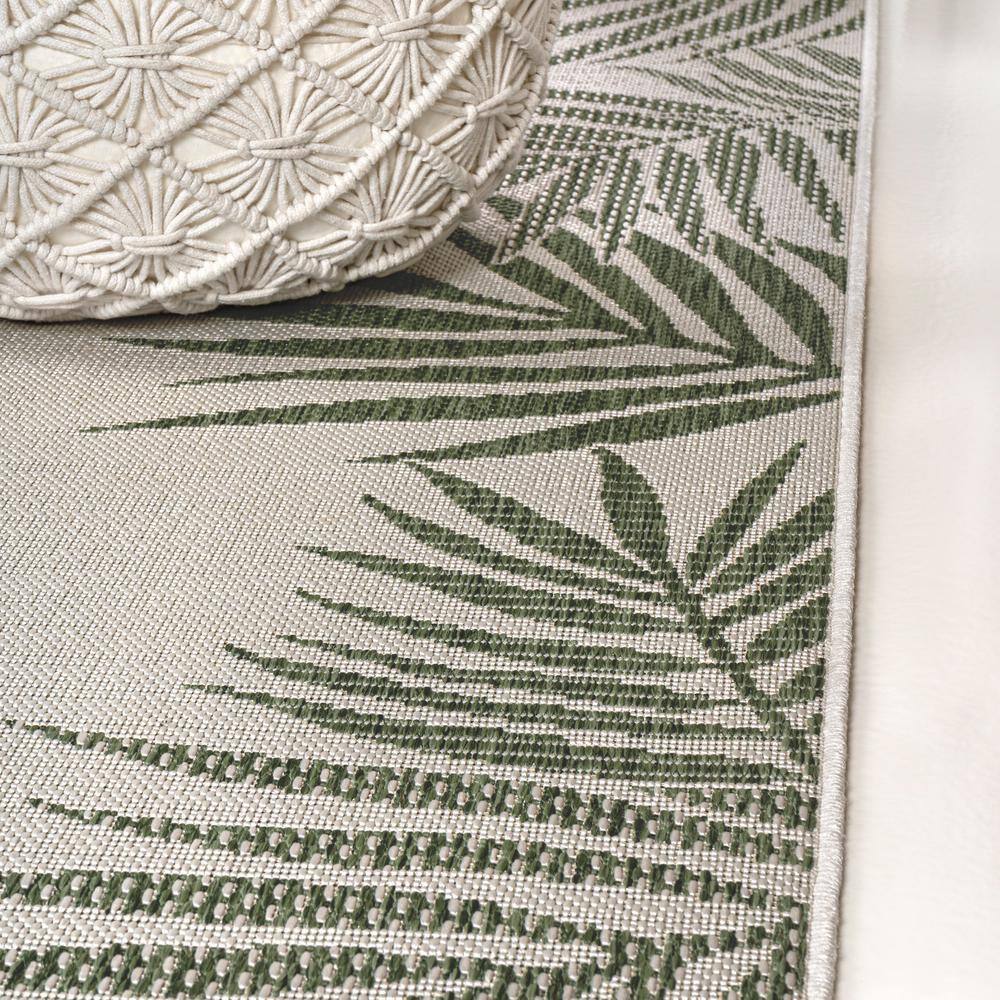 Isla Green and Cream Synthetic 4' x 6' Indoor/Outdoor Area Rug