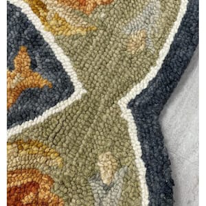 Delilah Zeno Gray 4 ft. 10 in. Flower Oriental Medallion Wool Area Rug