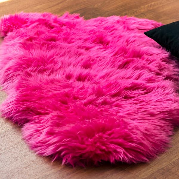 Super Area Rugs Snappin Pink 2 ft. x 3 ft. Genuine New Zealand Sheepskin Pelt Area Rug