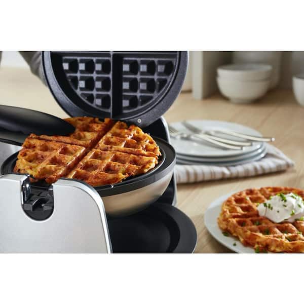https://images.thdstatic.com/productImages/97d9ee0e-55f7-4377-85ef-3f0f5b257cc2/svn/black-stainless-oster-waffle-makers-2109990-76_600.jpg
