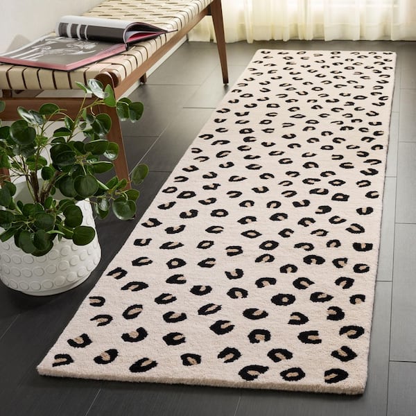 Fifth Avenue 2 ft. x 8 ft. Ivory/Black Spotted Runner Rug