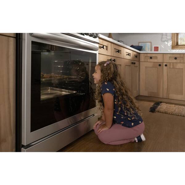 Frigidaire Gallery 30 in. 6.1 cu. ft. Air Fry Convection Oven Freestanding  Gas Range with 5 Sealed Burners & Griddle - Stainless Steel