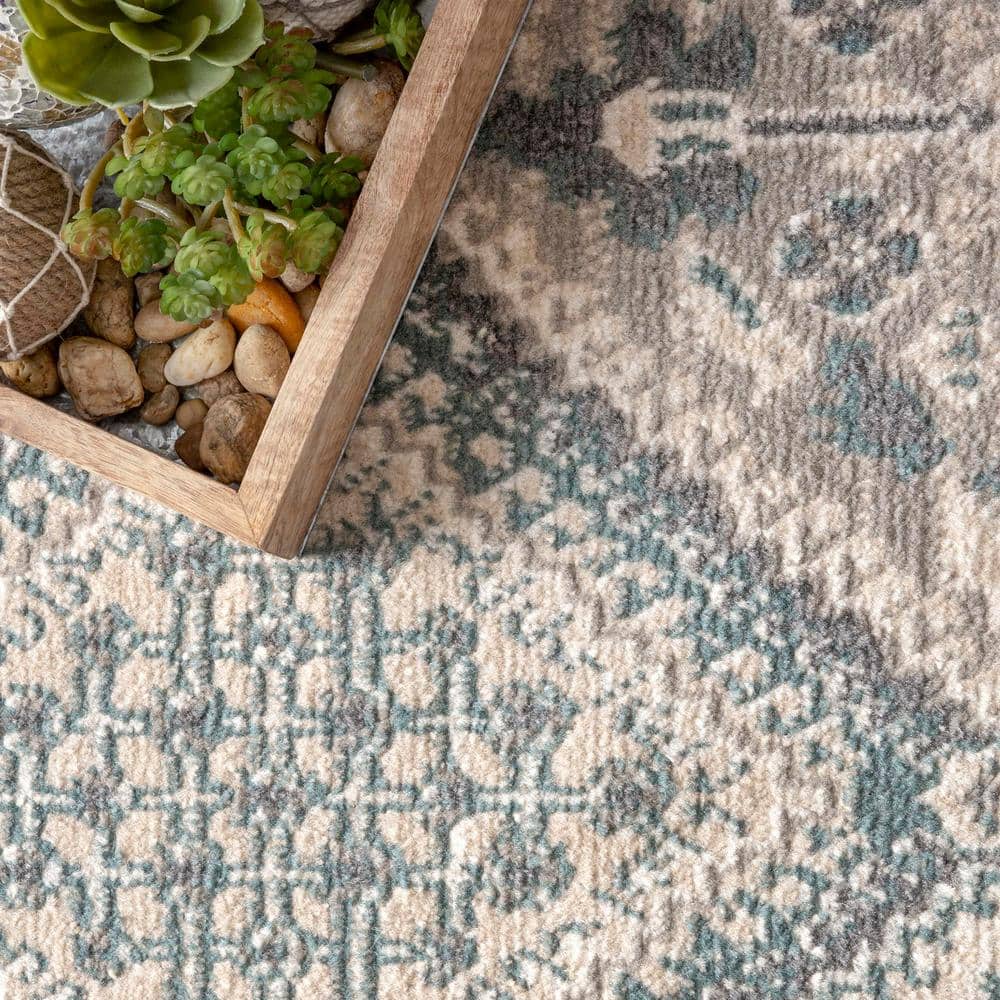 Becca Blue and Beige 4' x 6' Traditional Tiled Area Rug