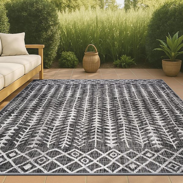 Tokay Bohemian Geometric Black/Ivory 5 ft. x 8 ft. Indoor/Outdoor Area Rug