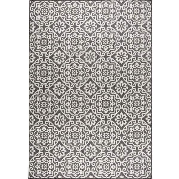 Gray 5 ft. 2 in. x 7 ft. 2 in. Geometric Polypropylene Indoor/Outdoor Area Rug