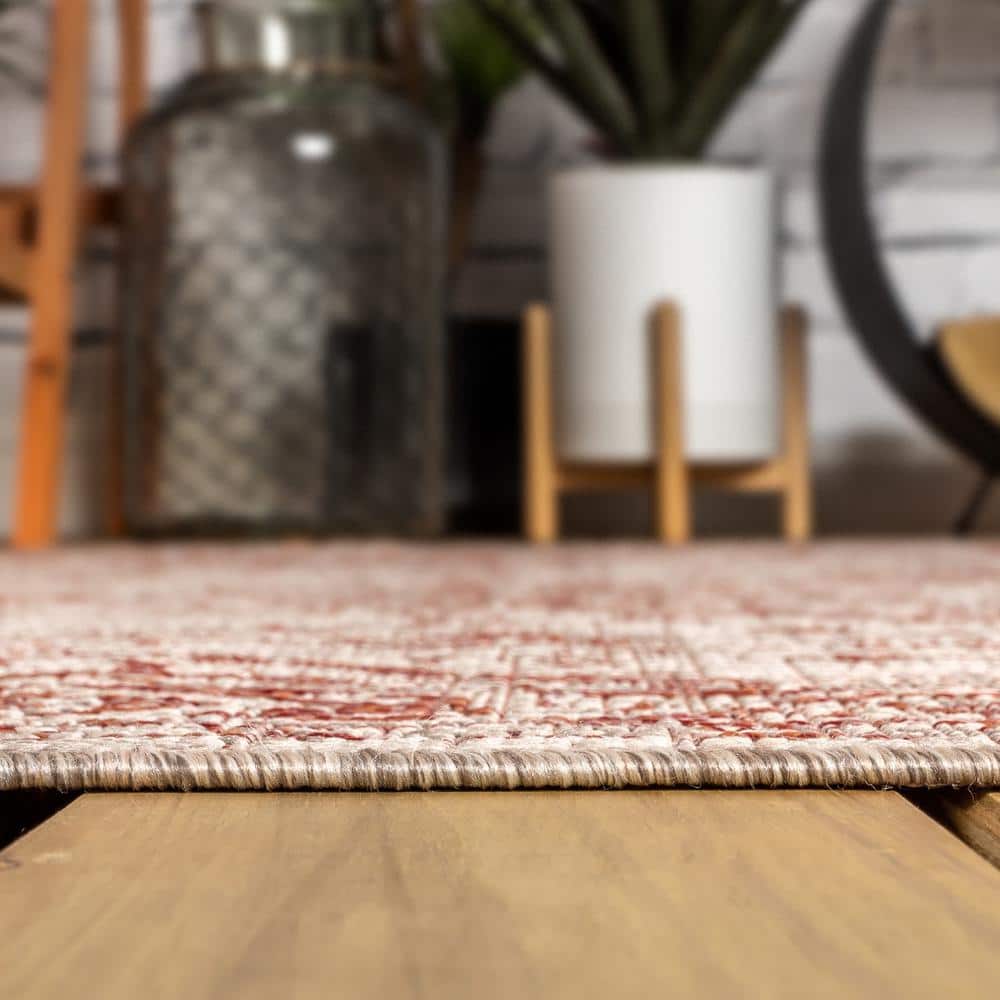 Rozetta 3' x 5' Red and Taupe Synthetic Medallion Area Rug