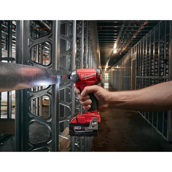 Milwaukee - M18 FUEL SURGE 18V Lithium-Ion Brushless Cordless 1/4 in. Hex Impact Driver w/(2) 5.0Ah Batteries & Charger